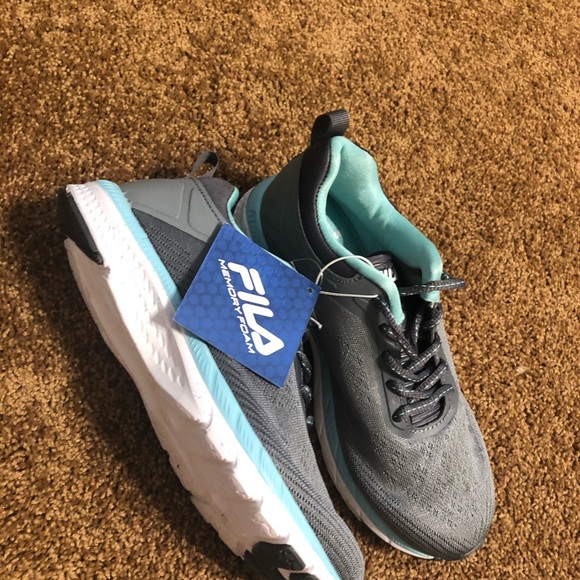 Fila tennis shoes - Picture 3 of 4